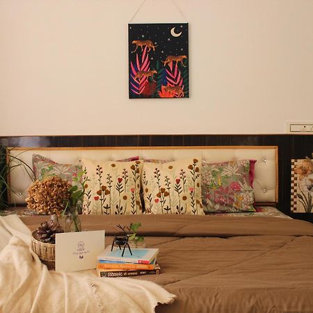 La Casa By Cosmic Kriya Hostel Bīr Екстериор снимка