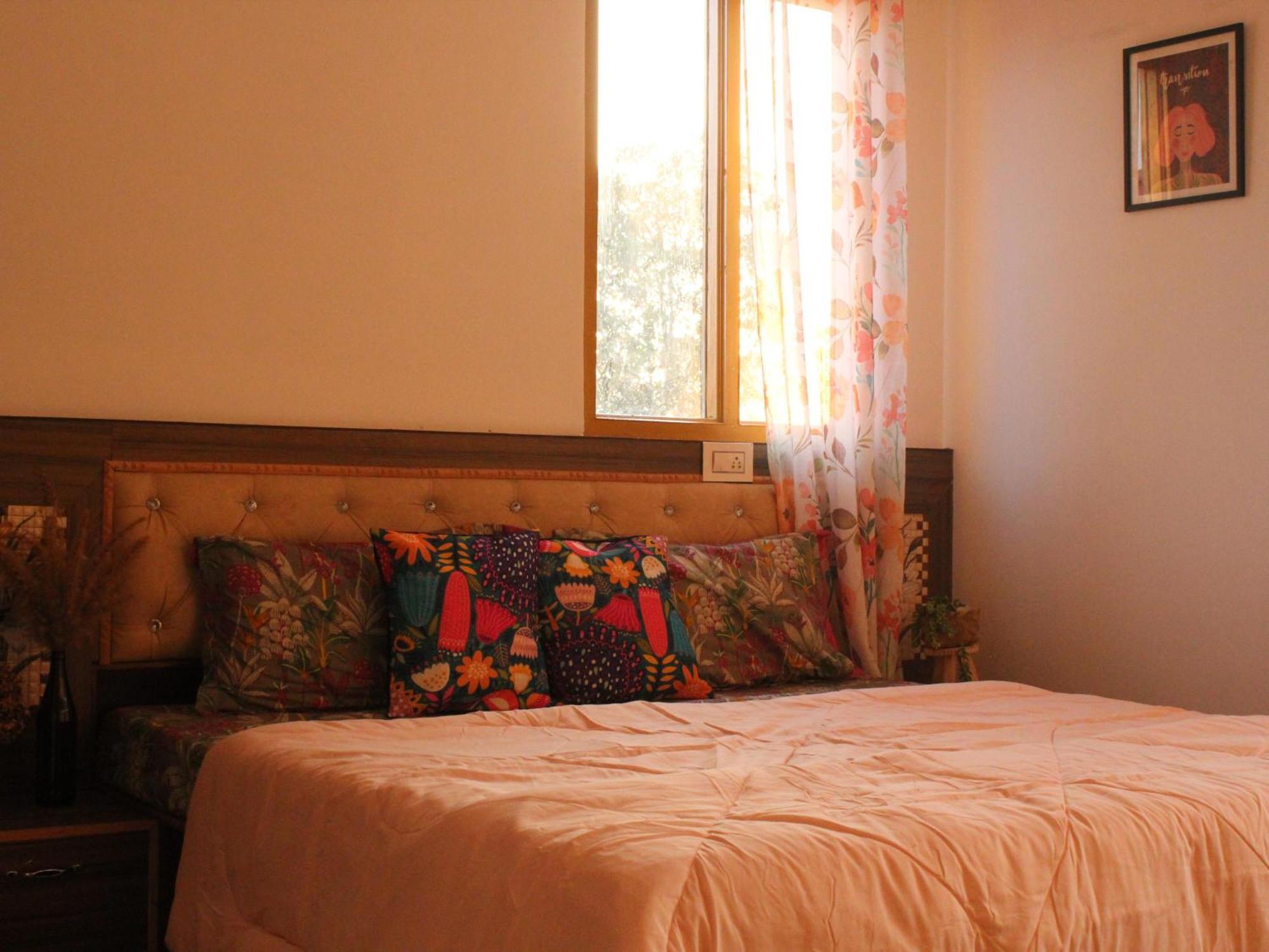 La Casa By Cosmic Kriya Hostel Bīr Екстериор снимка
