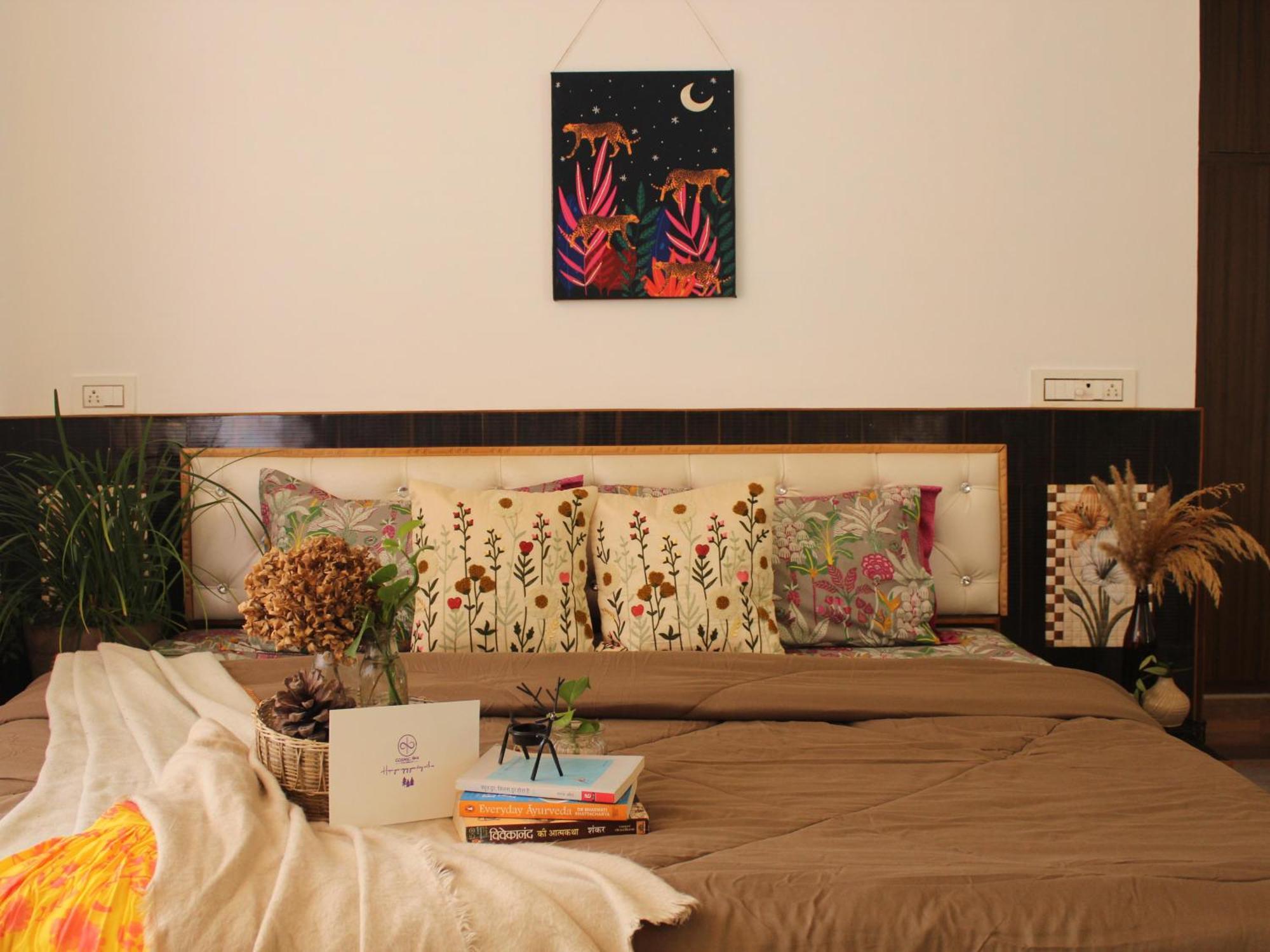 La Casa By Cosmic Kriya Hostel Bīr Екстериор снимка