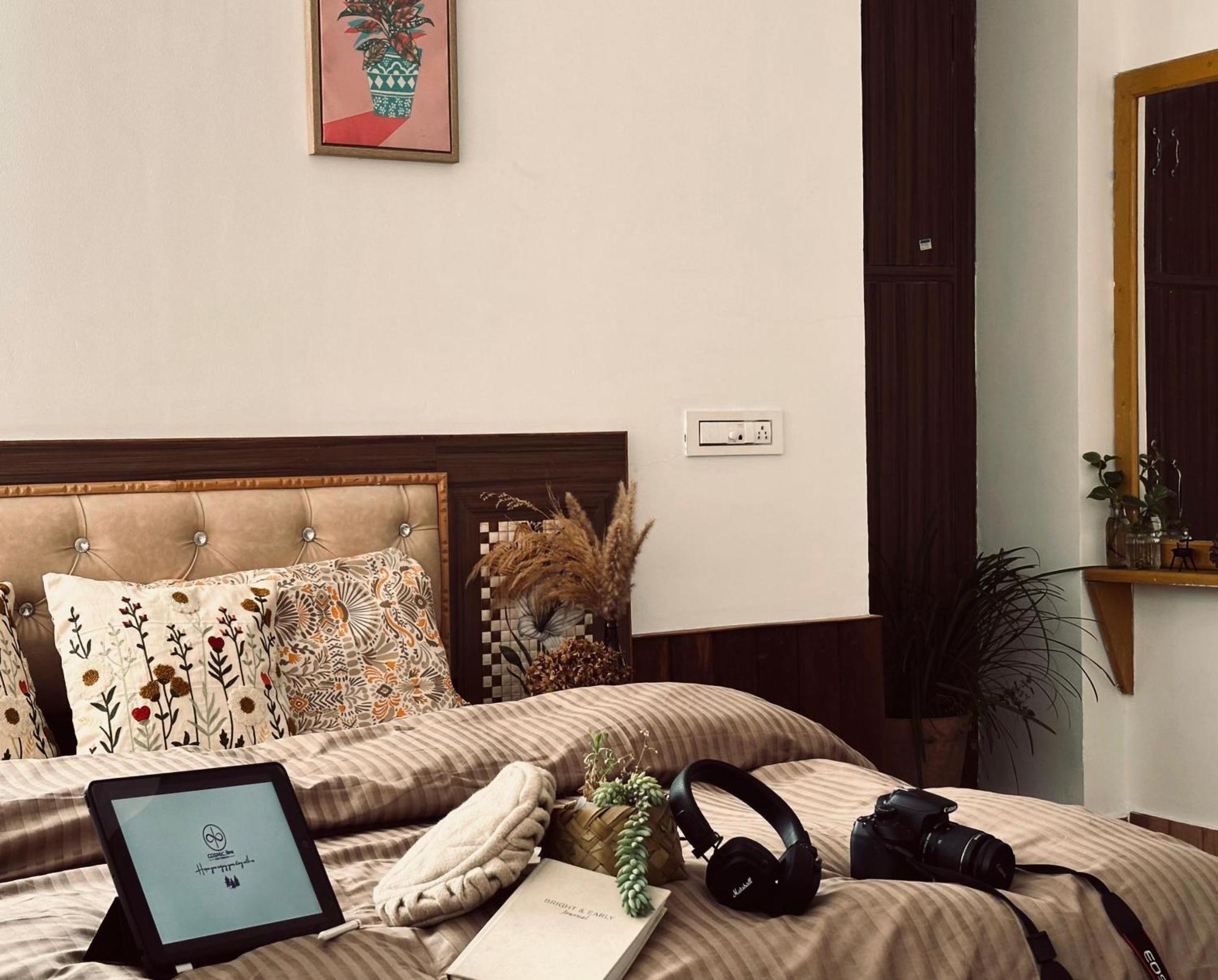 La Casa By Cosmic Kriya Hostel Bīr Екстериор снимка