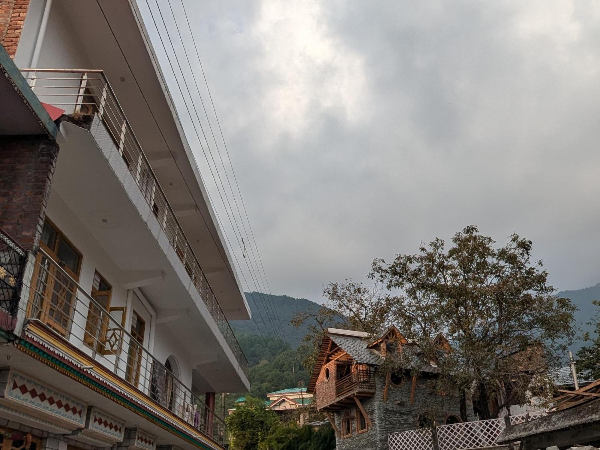 La Casa By Cosmic Kriya Hostel Bīr Екстериор снимка