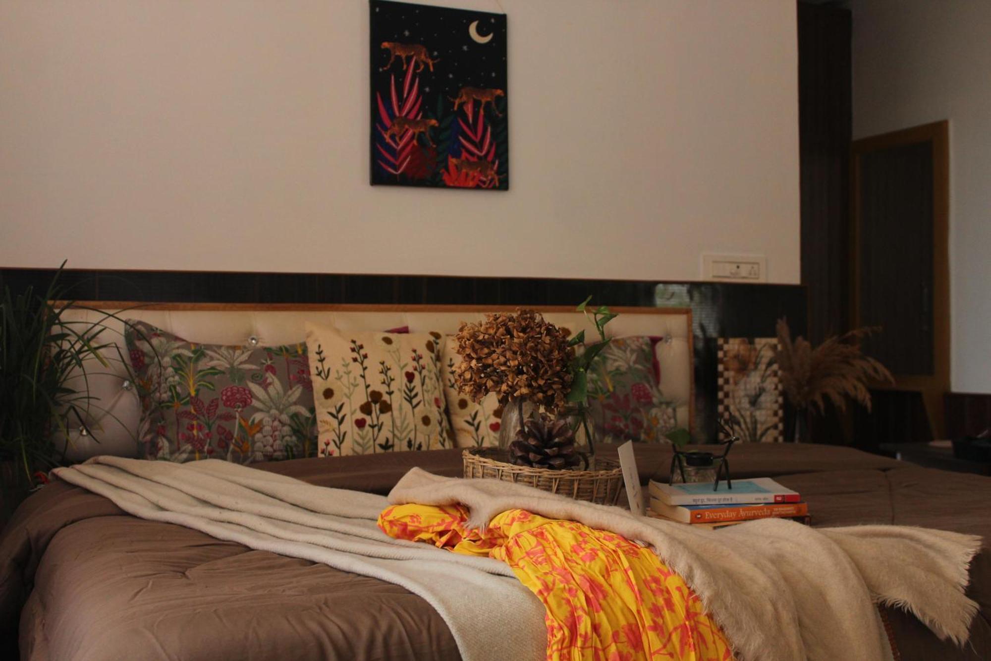 La Casa By Cosmic Kriya Hostel Bīr Екстериор снимка