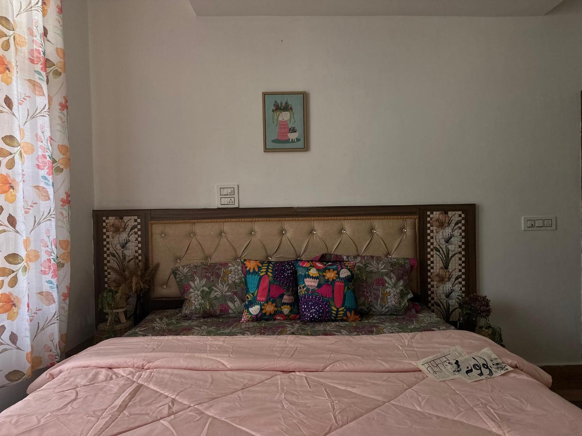La Casa By Cosmic Kriya Hostel Bīr Екстериор снимка