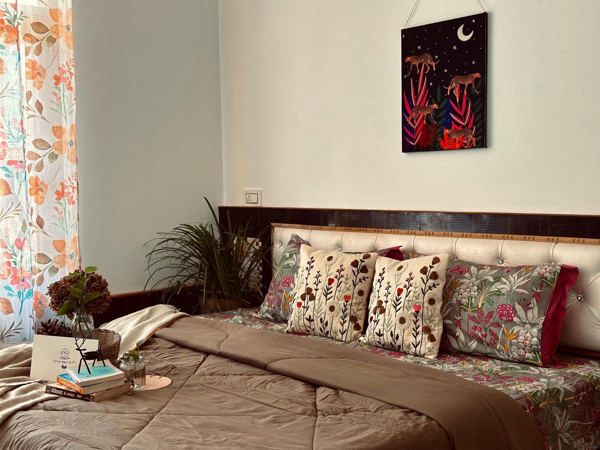 La Casa By Cosmic Kriya Hostel Bīr Екстериор снимка